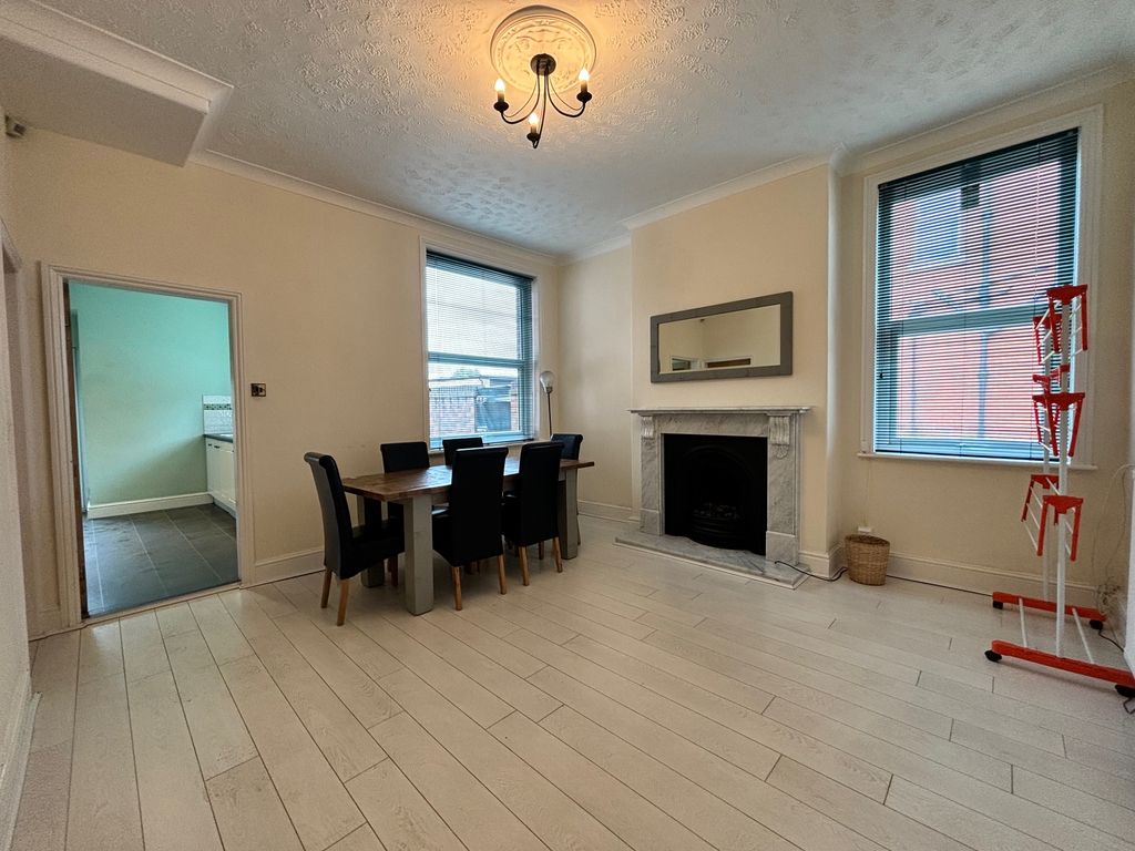 Property photo 3 of 19 Dining Room