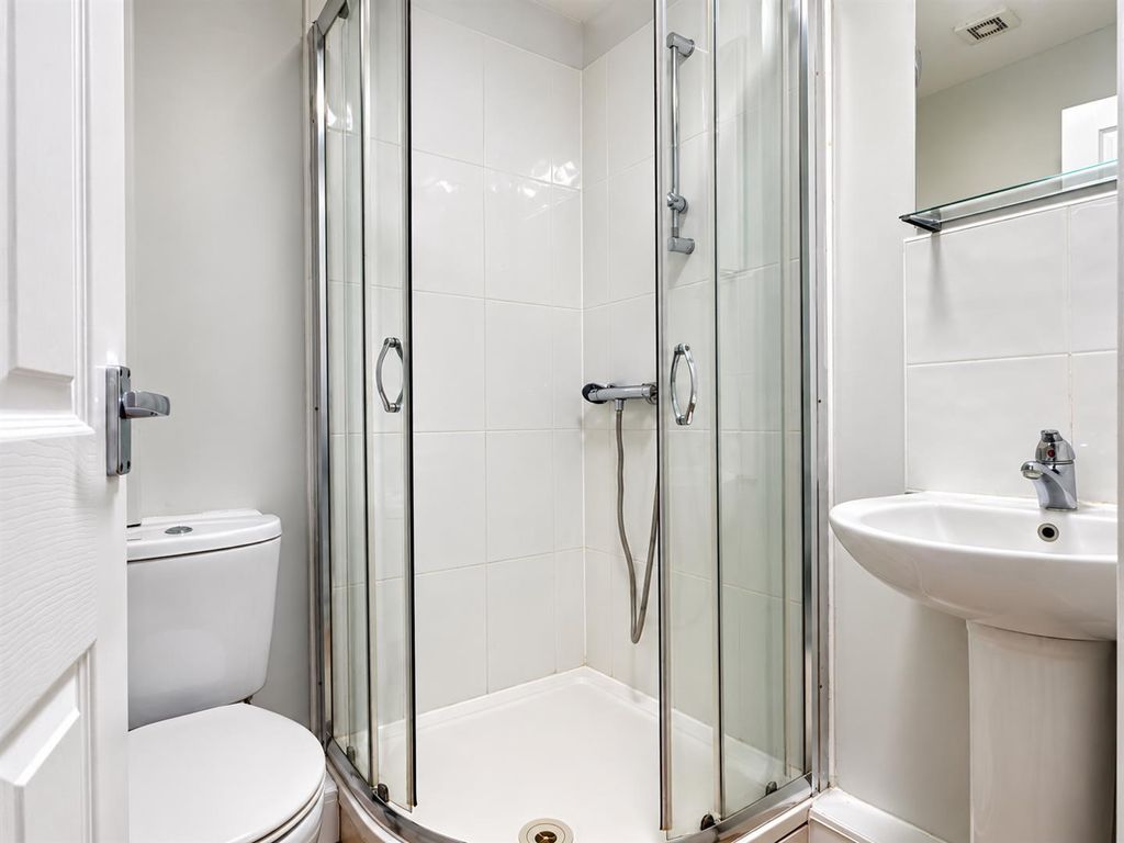 Property photo 2 of 4 Bathroom