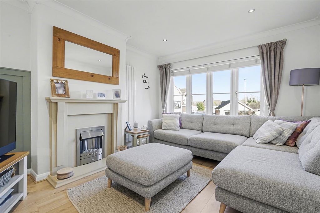 Property photo 2 of 23 Lounge/Dining Room