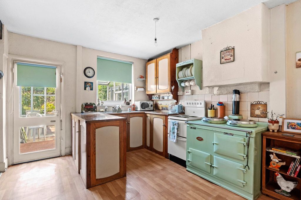 Property photo 2 of 11