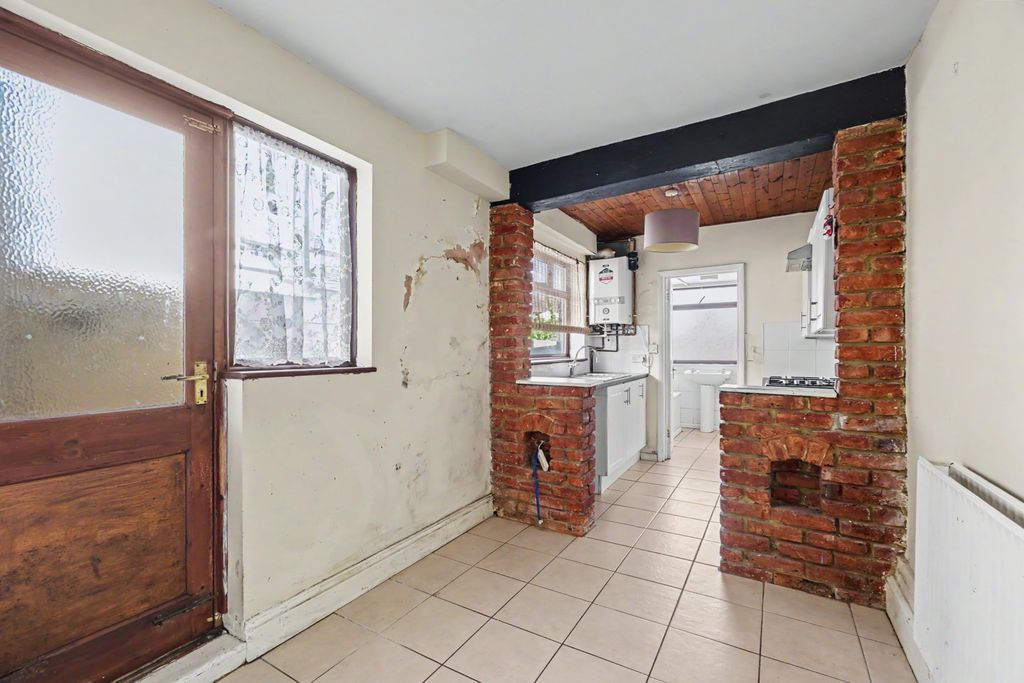 Property photo 3 of 12 Kitchen