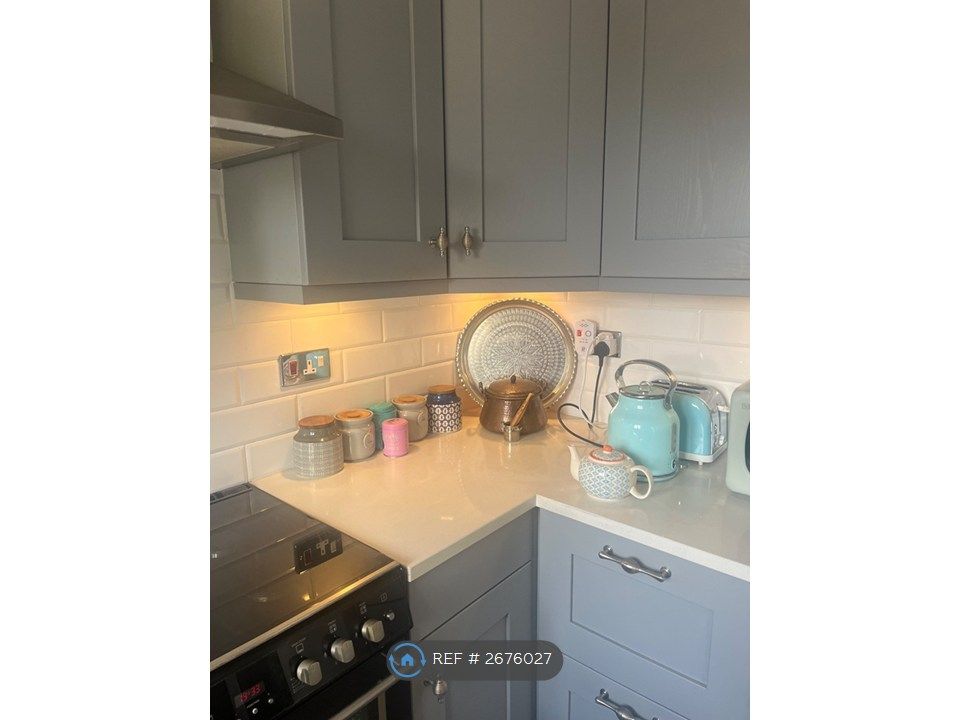 Property photo 3 of 12 Kitchen