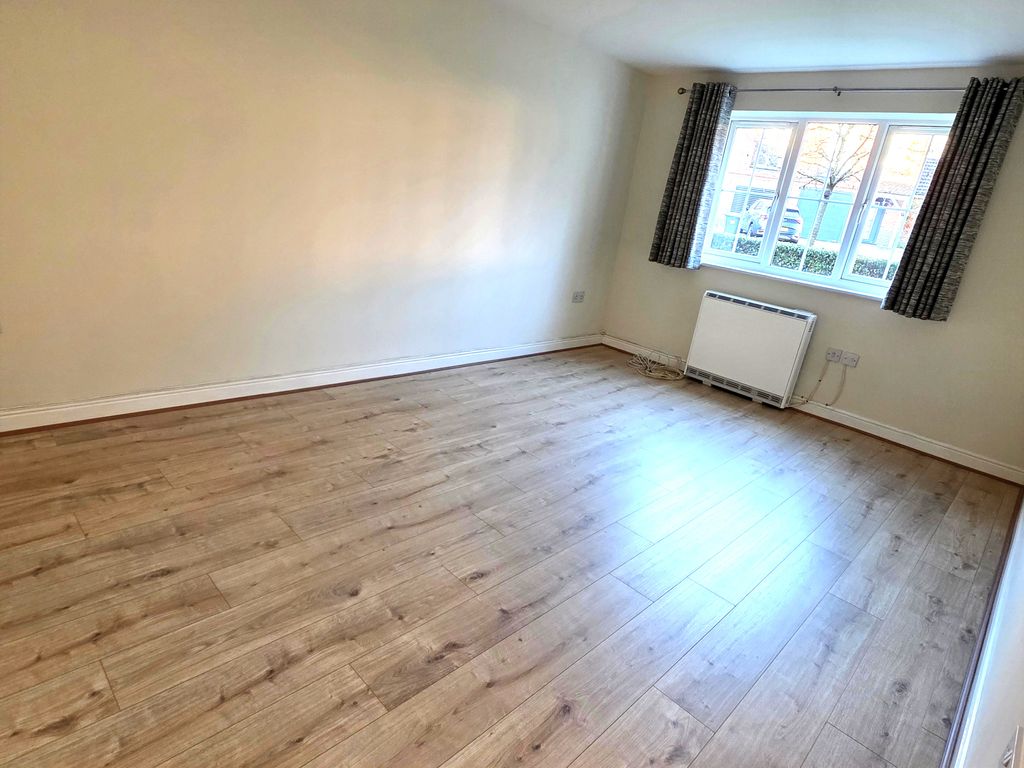 Property photo 2 of 5 Living Room