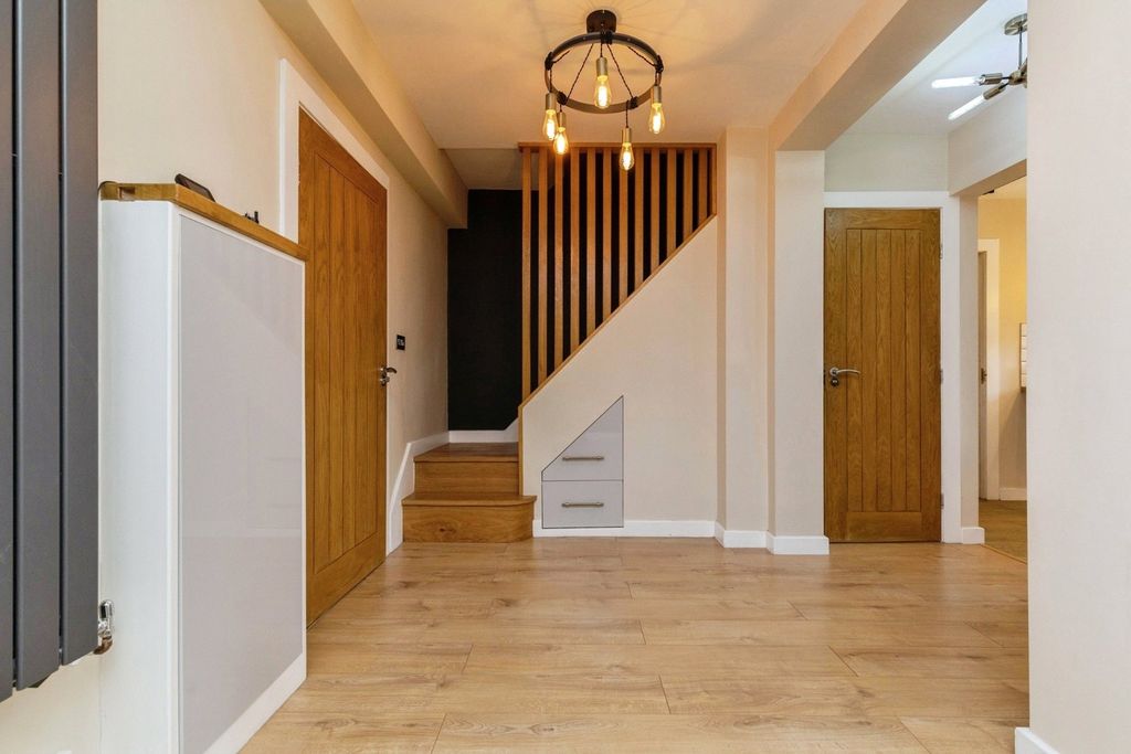 Property photo 3 of 10 Pbox-Img.Jpg