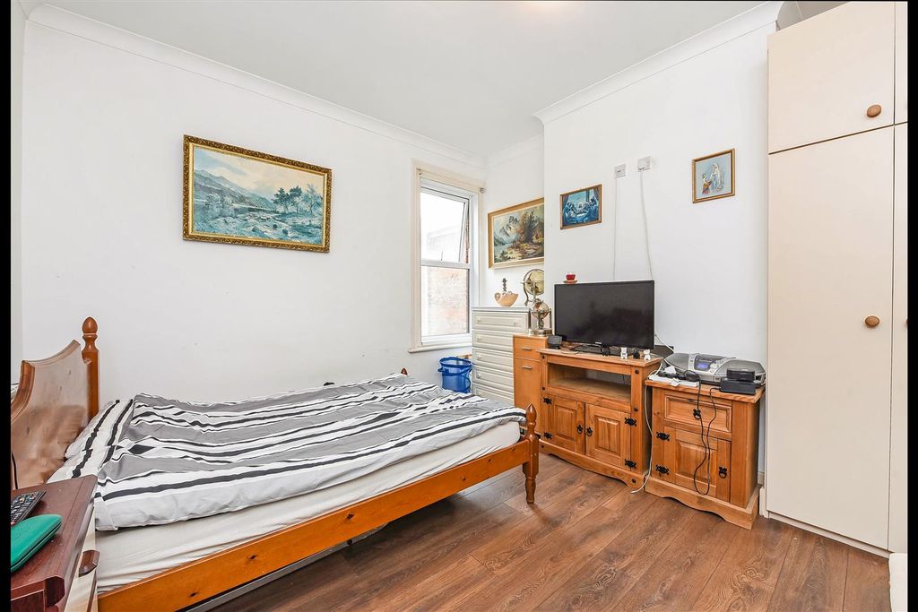 Property photo 3 of 19 Bedroom Two