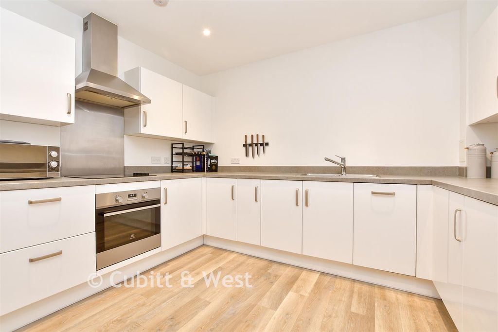 Property photo 1 of 12 Kitchen / Lounge / Dining Room