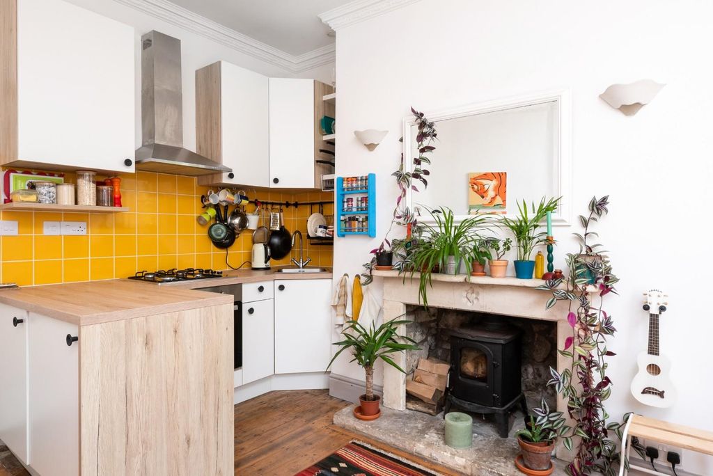 Property photo 3 of 12 Basement Flat, 8 Kensington Place, Bath, Ba1 6Aw-5