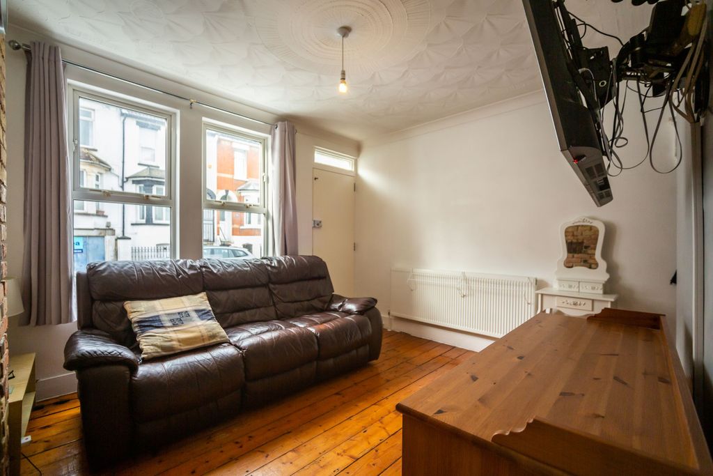 Property photo 2 of 13