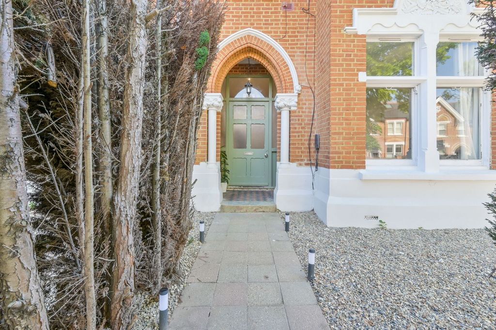 Property photo 2 of 8