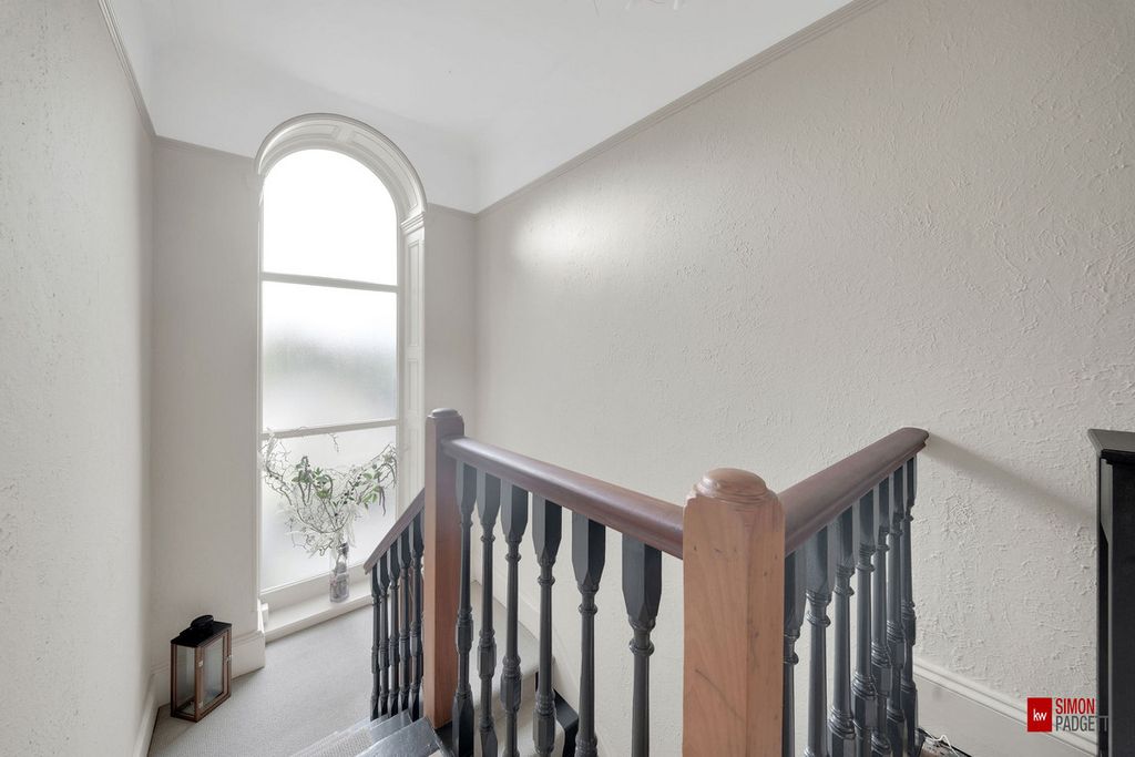 Property photo 3 of 32