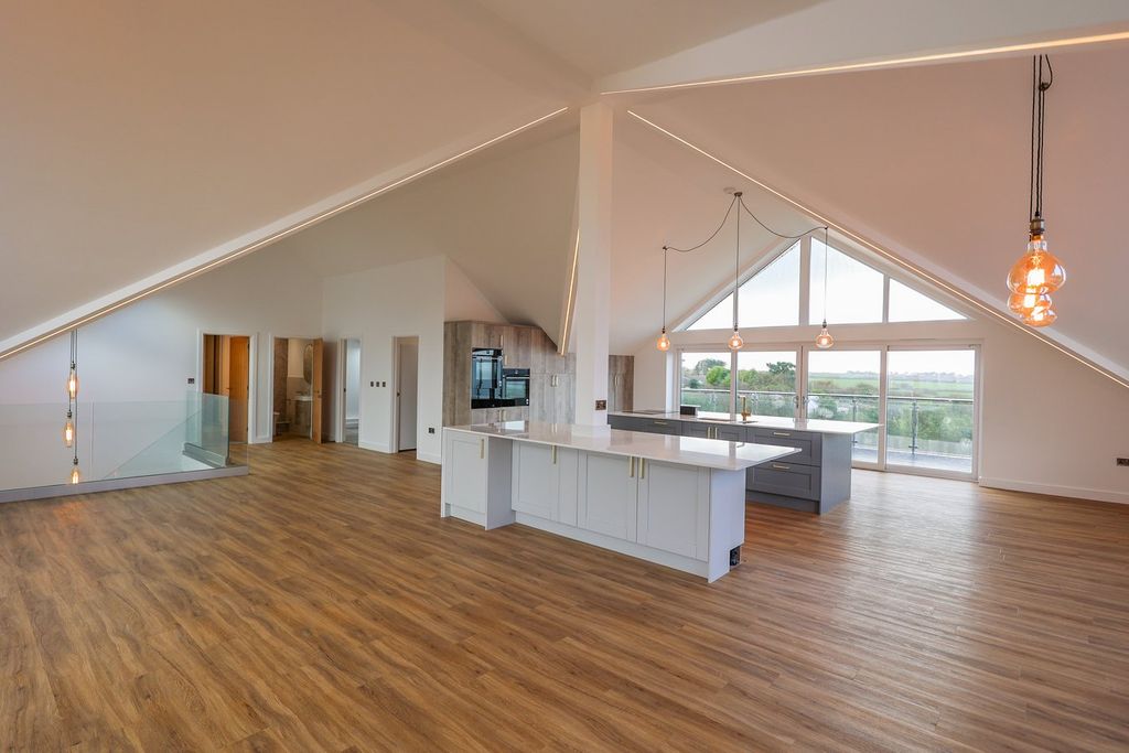 Property photo 2 of 29