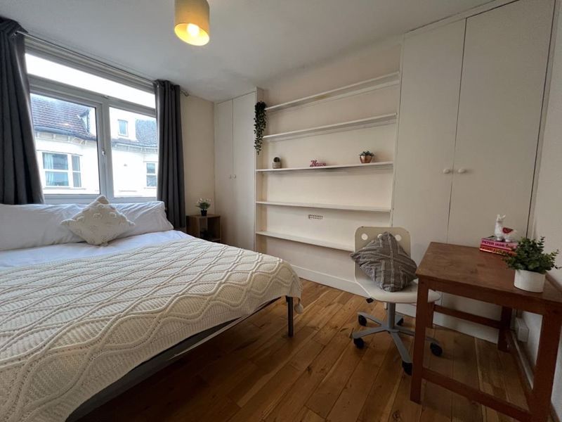 Property photo 1 of 9 Photo 7