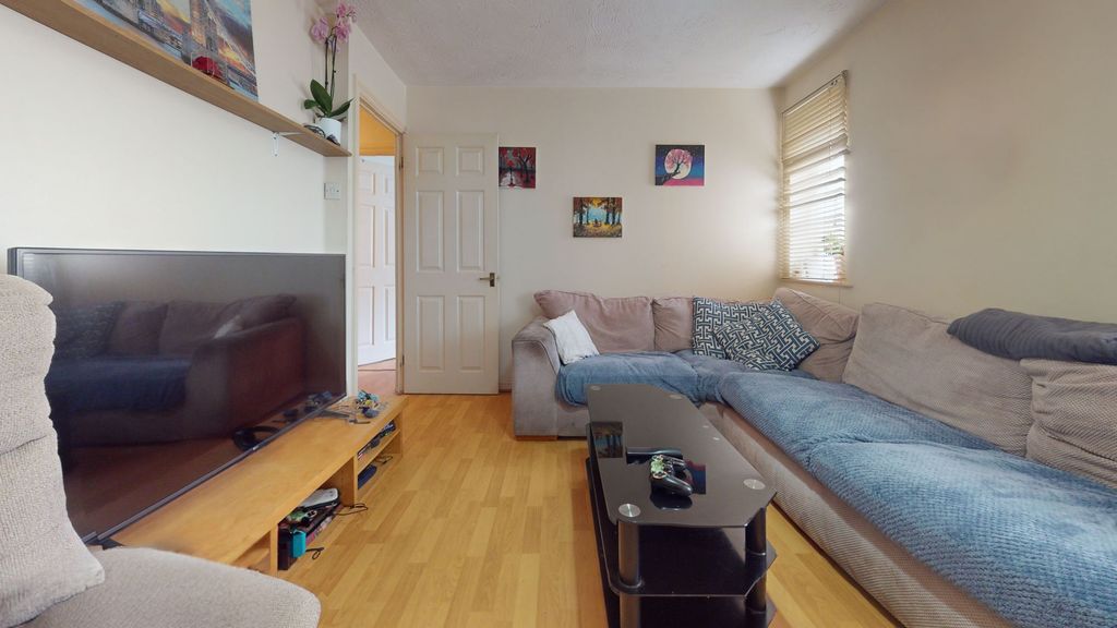 Property photo 3 of 9