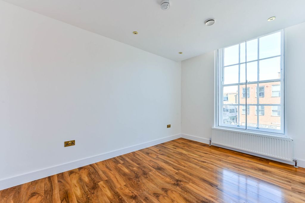 Property photo 3 of 5