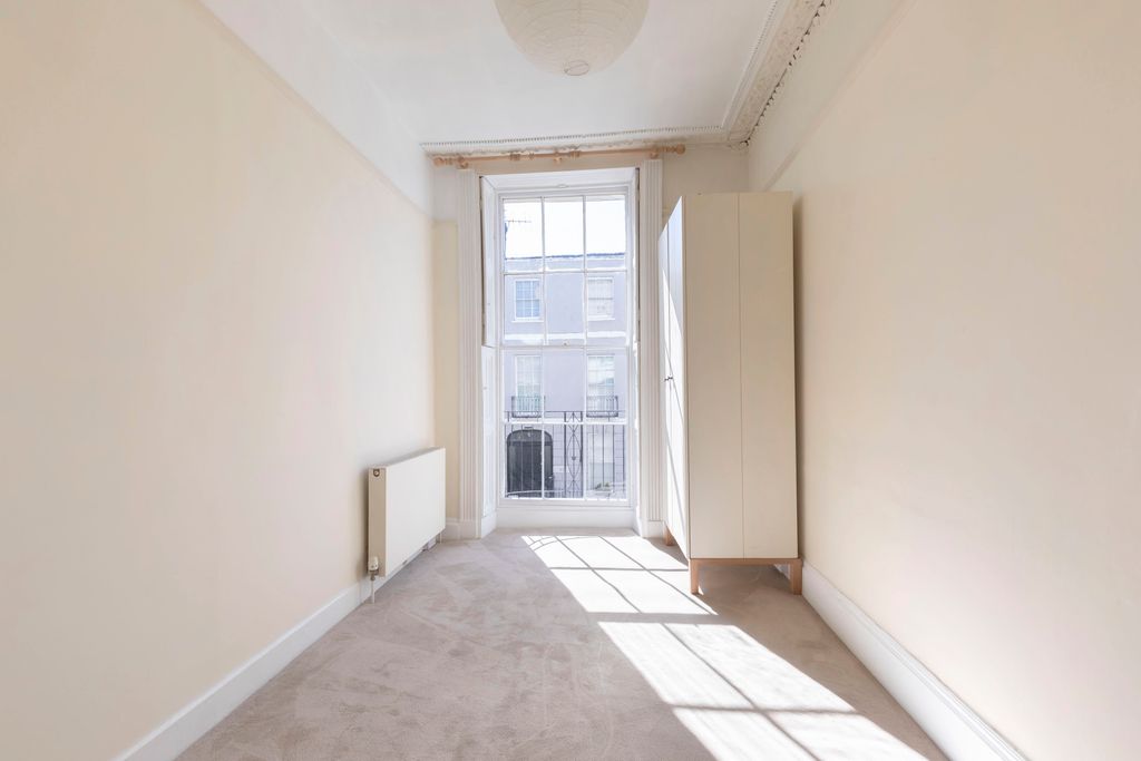 Property photo 3 of 7 Flat 3, 24 Grosvenor St-07