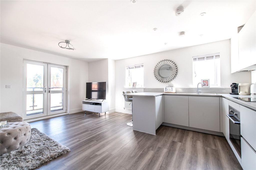 Property photo 2 of 20 Kitchen/Lounge