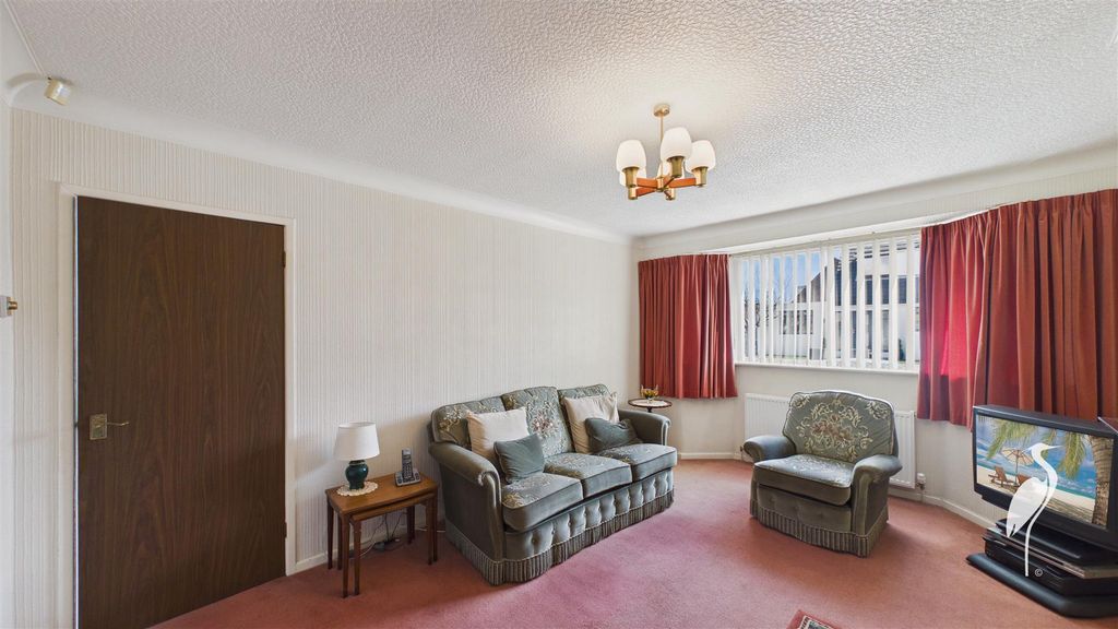 Property photo 3 of 23 Lounge