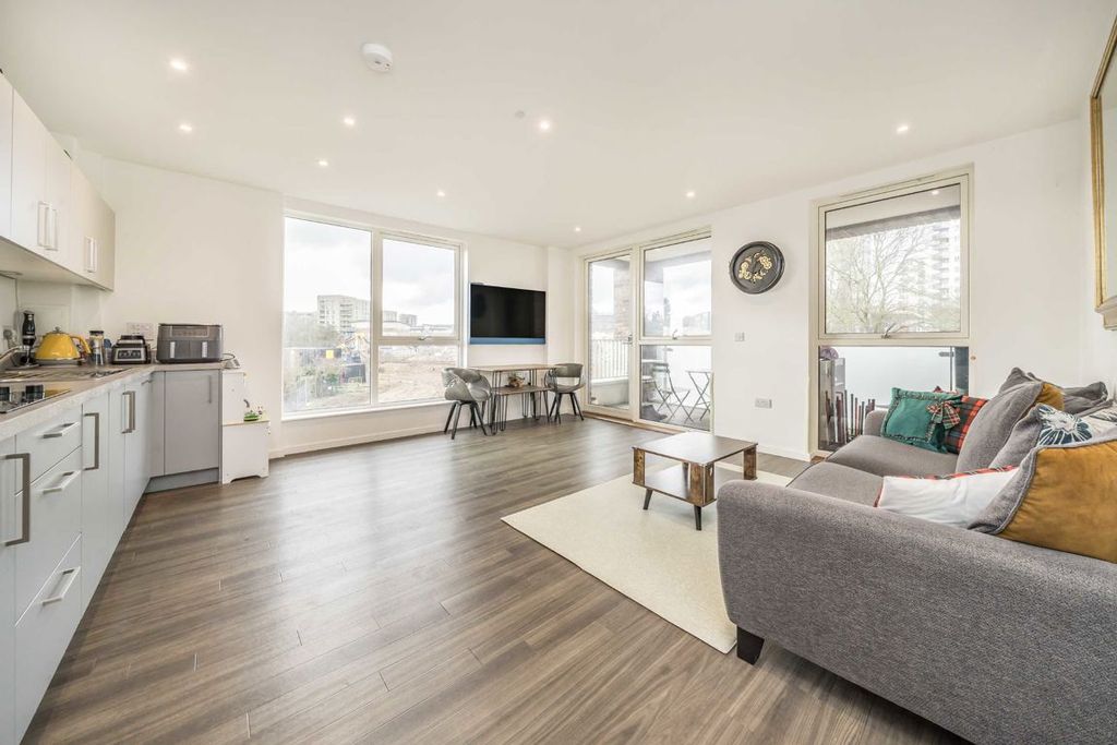 Property photo 2 of 9