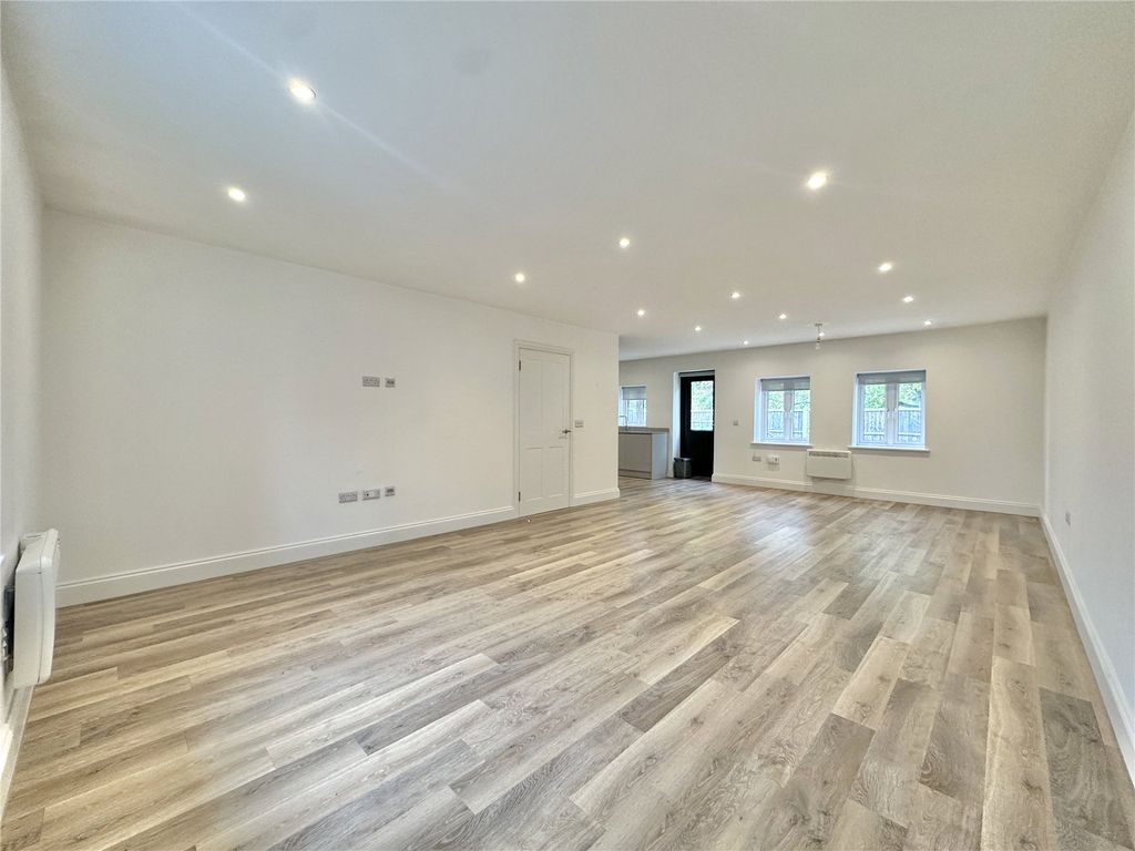 Property photo 2 of 14 Picture No. 04