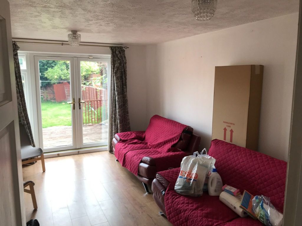 Property photo 1 of 9 Well Presented Two Bed Fully Furnished House