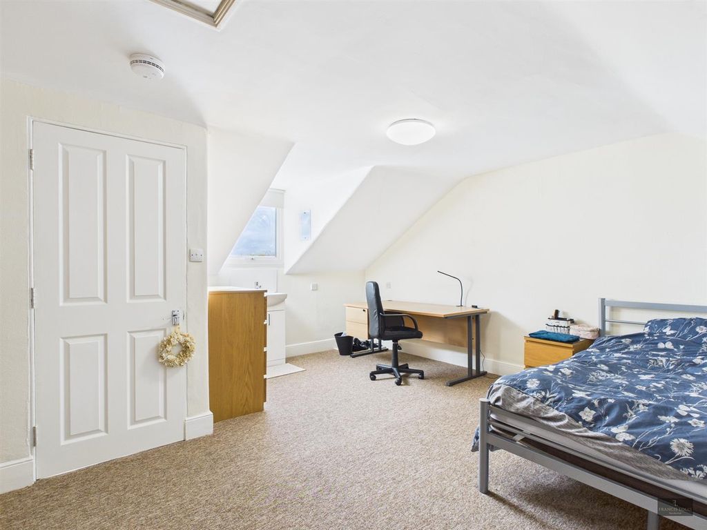 Property photo 2 of 14 Cam02887G0-Pr0552-Still018.Jpg