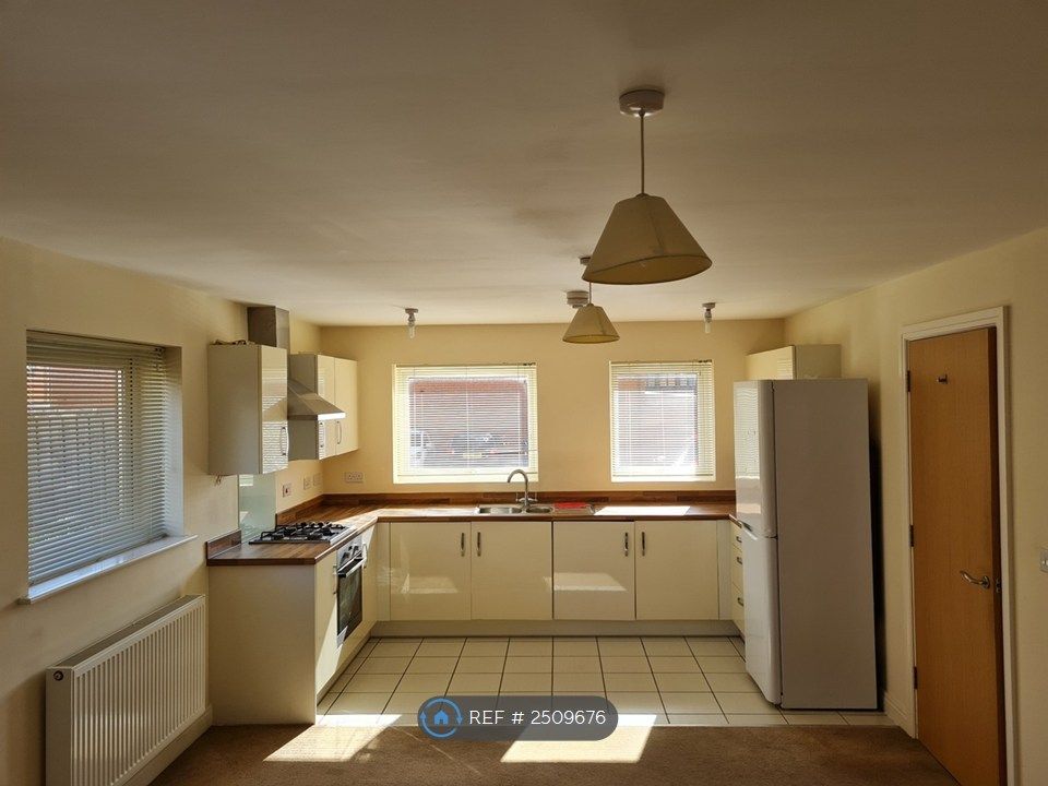 Property photo 1 of 6 Kitchen
