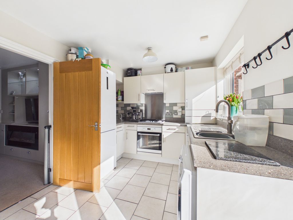 Property photo 3 of 17 Cam01984G0-Pr0560-Still017