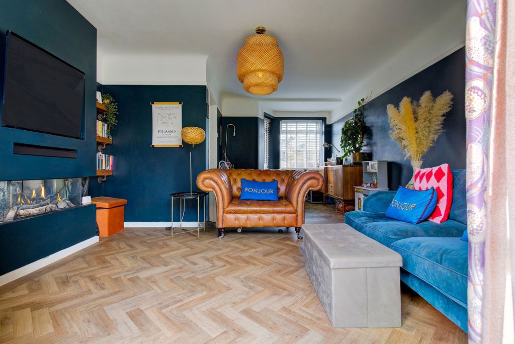 Property photo 2 of 22