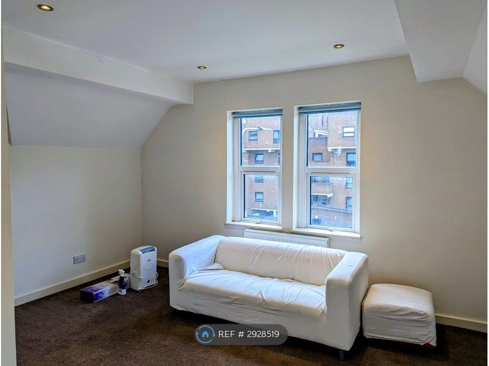 Property photo 1 of 10 Living Room