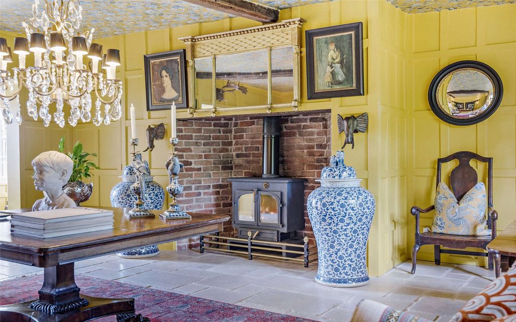 Property photo 3 of 35 Entrance Hall