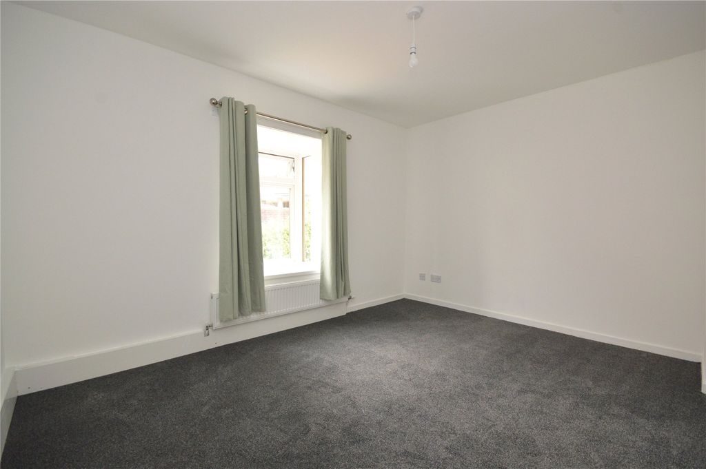 Property photo 3 of 11 3 - Picture No. 09