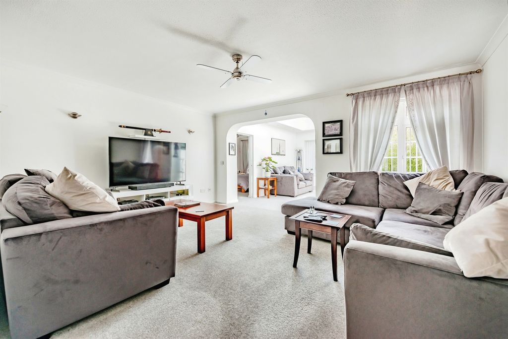 Property photo 3 of 17