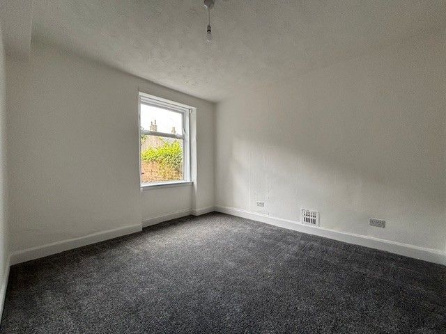 Property photo 3 of 6 Bedroom