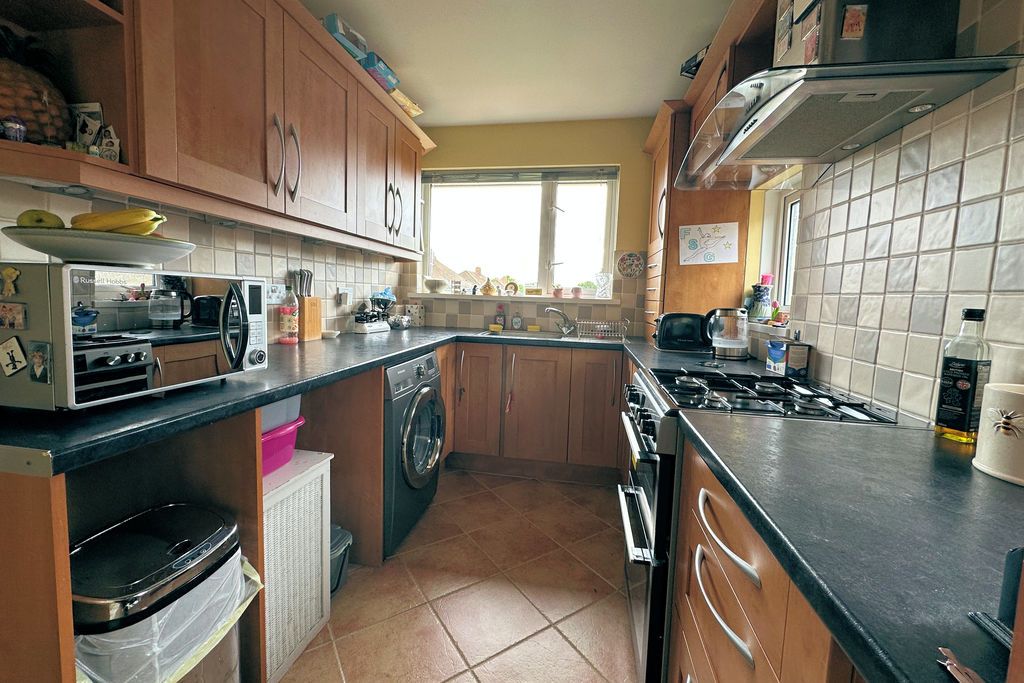 Property photo 3 of 11 Kitchen