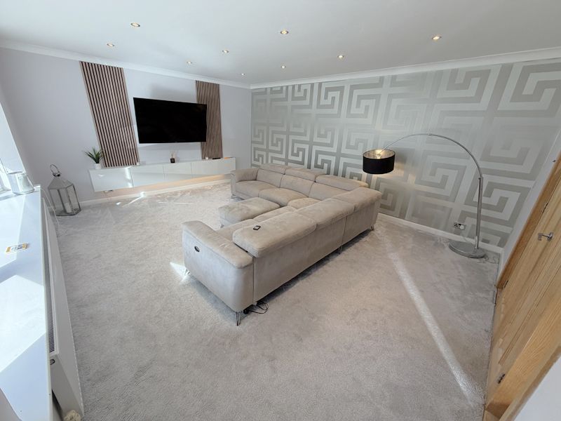 Property photo 2 of 38 Lounge