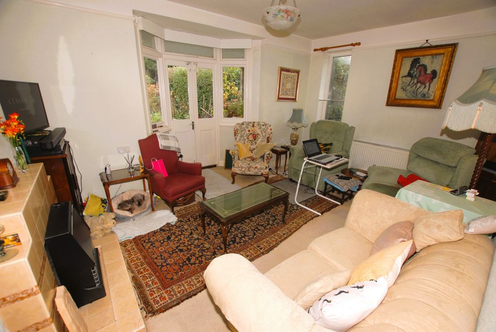 Property photo 3 of 18 Sitting Room