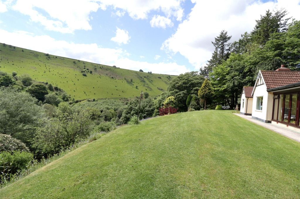 Property photo 1 of 32 Picture No. 02