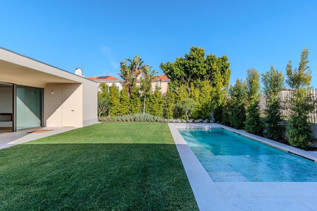 Property photo 1 of 43