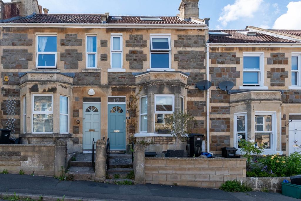 Property photo 1 of 17