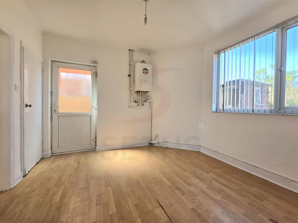 Property photo 3 of 10 Dining Room