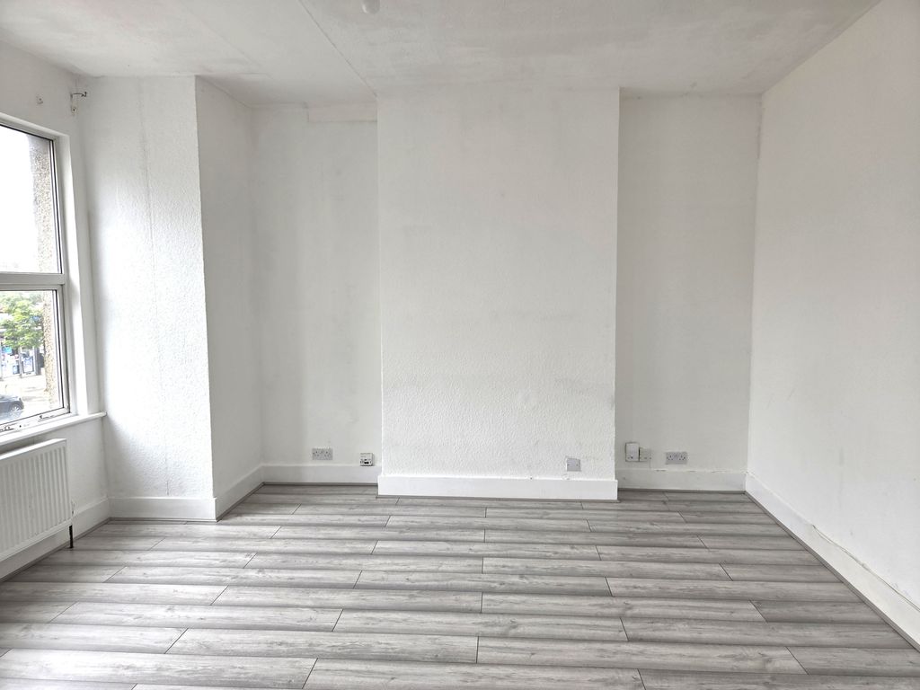 Property photo 1 of 10 Newly Renovated Two Bedroom First Floor Flat In Harrow Town Centre.