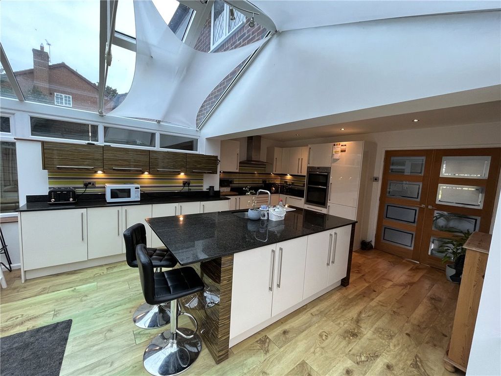 Property photo 3 of 10 Kitchen