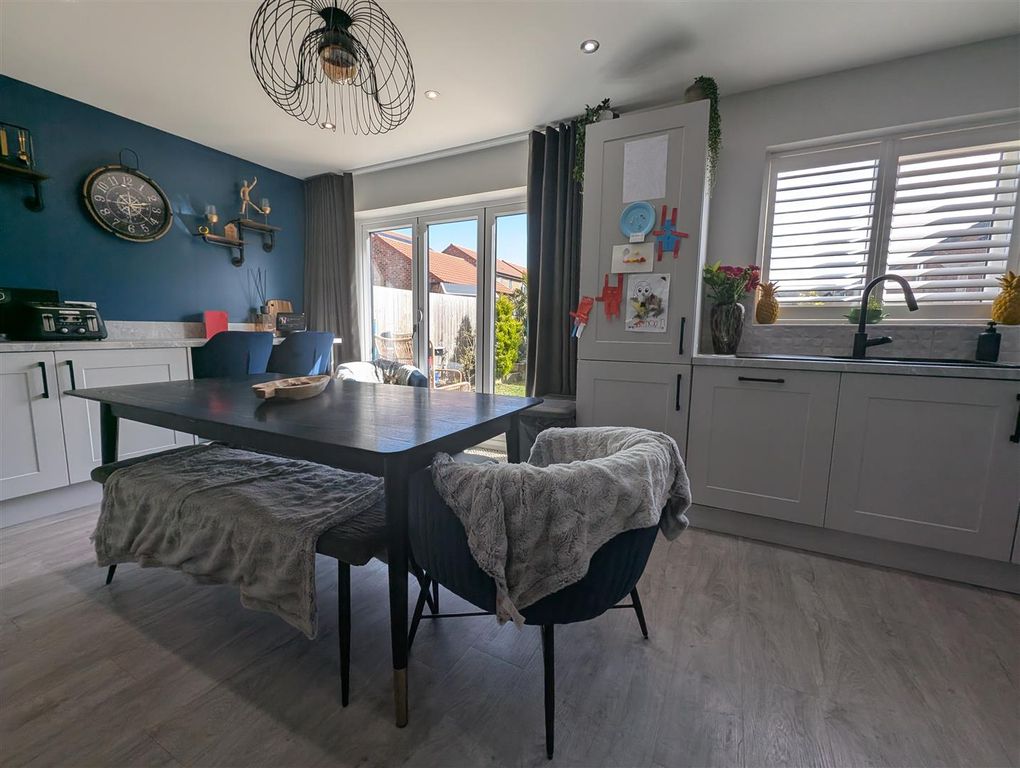 Property photo 3 of 18 Kitchen/Diner