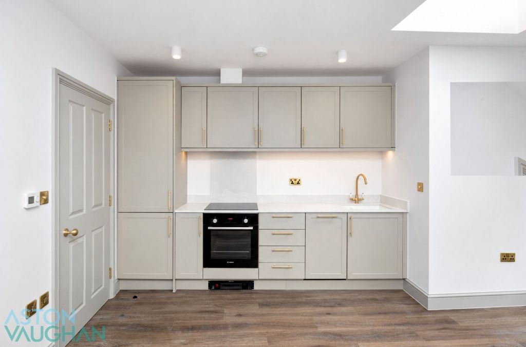 Property photo 3 of 16 5524784