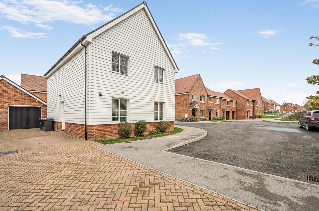 Property photo 2 of 23 Front (Exterior)