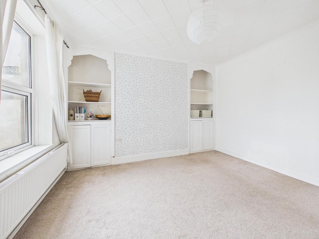 Property photo 3 of 16 Living Room