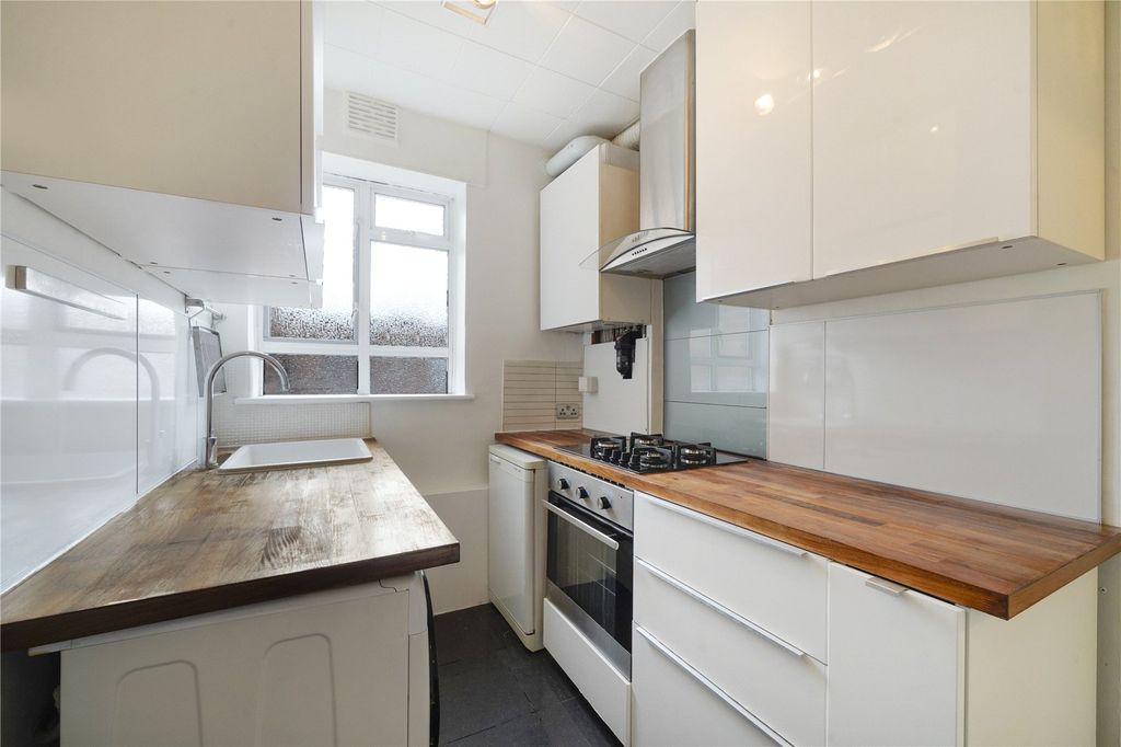 Property photo 2 of 18 Picture No. 21