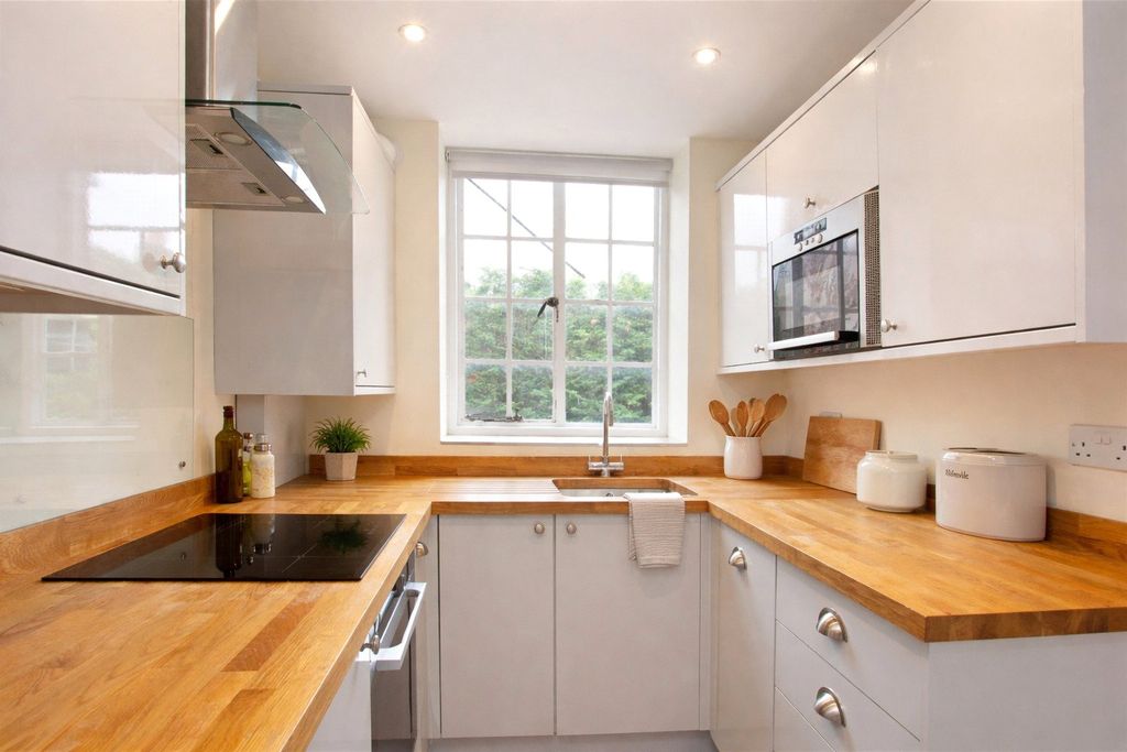 Property photo 2 of 9 Picture No. 15