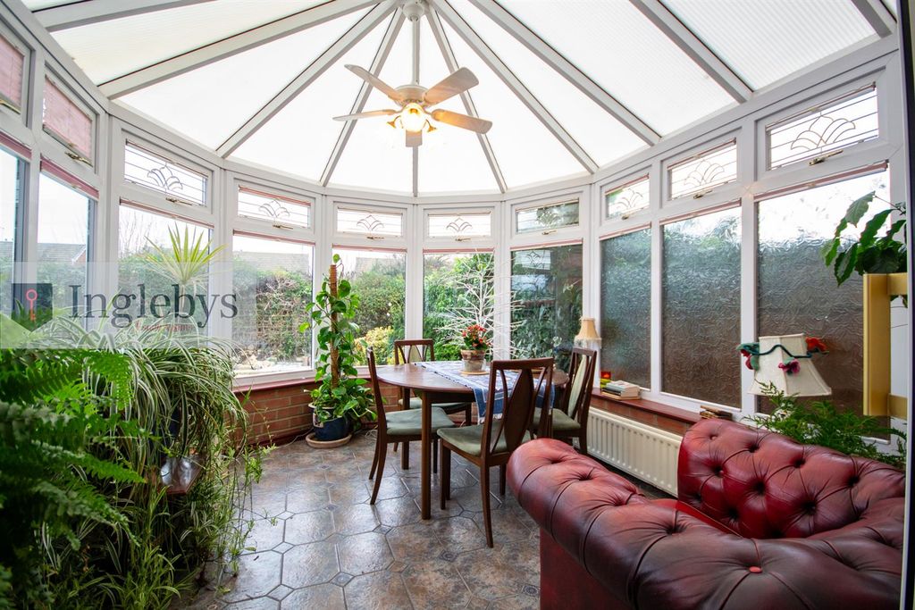 Property photo 2 of 35