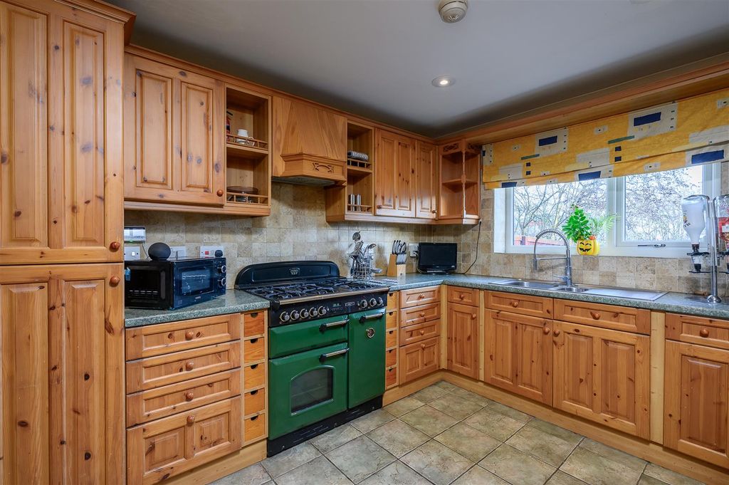 Property photo 2 of 20 Kitchen